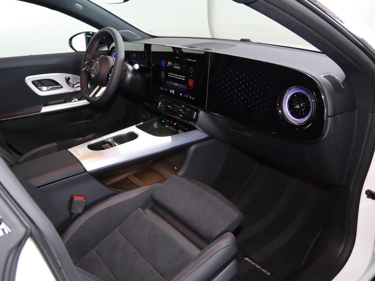 Mercedes-Benz CLA-KLASSE 250+ Launch Edition 85 kWh | Night | Panoramadak | DISTRONIC | Achteruitrijcamera | Dodehoekassistent |