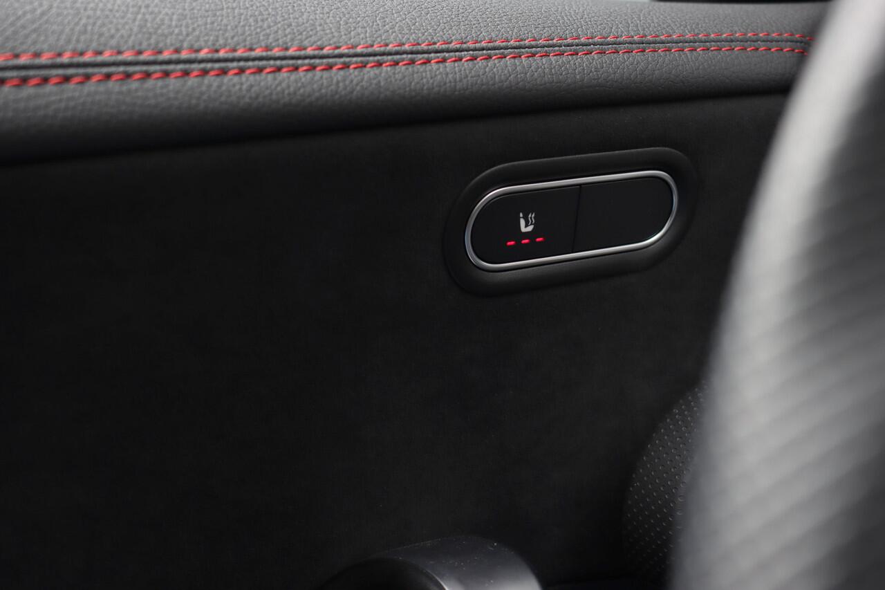 Mercedes-Benz CLA-KLASSE Shooting Brake 250 e AMG Line Aut8 | Facelift | Panoramadak | Distronic Pro | Verwarmd Stuurwiel | Widescreen | Keyless Go | Surround Camera | Multibeam LED |