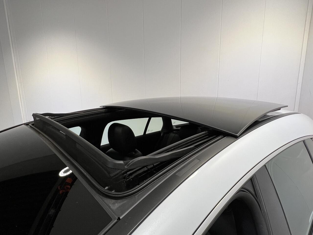 Mercedes-Benz CLA-KLASSE Shooting Brake 200 Business Solution Luxury | Navigatie | LM Velgen 17" | Elektrisch Glazen Panoramadak | Voorstoelen Verwarmd | Cruise Control | Airco |