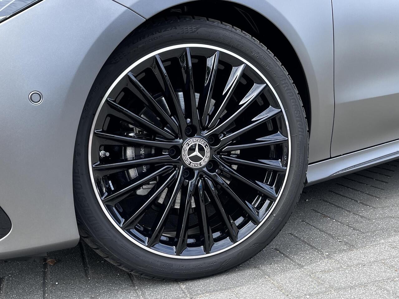 Mercedes-Benz CLA-KLASSE 180 Star Edition AMG | Matgrijs | Panoramadak | Night Pakket | Burmester Surround Sound | Dodehoekassistent | Apple CarPlay | Android Auto | Sfeerverlichting | Stoelverwarming | Achteruitrijcamera | Elektrisch Inklapbare Buitenspiegels