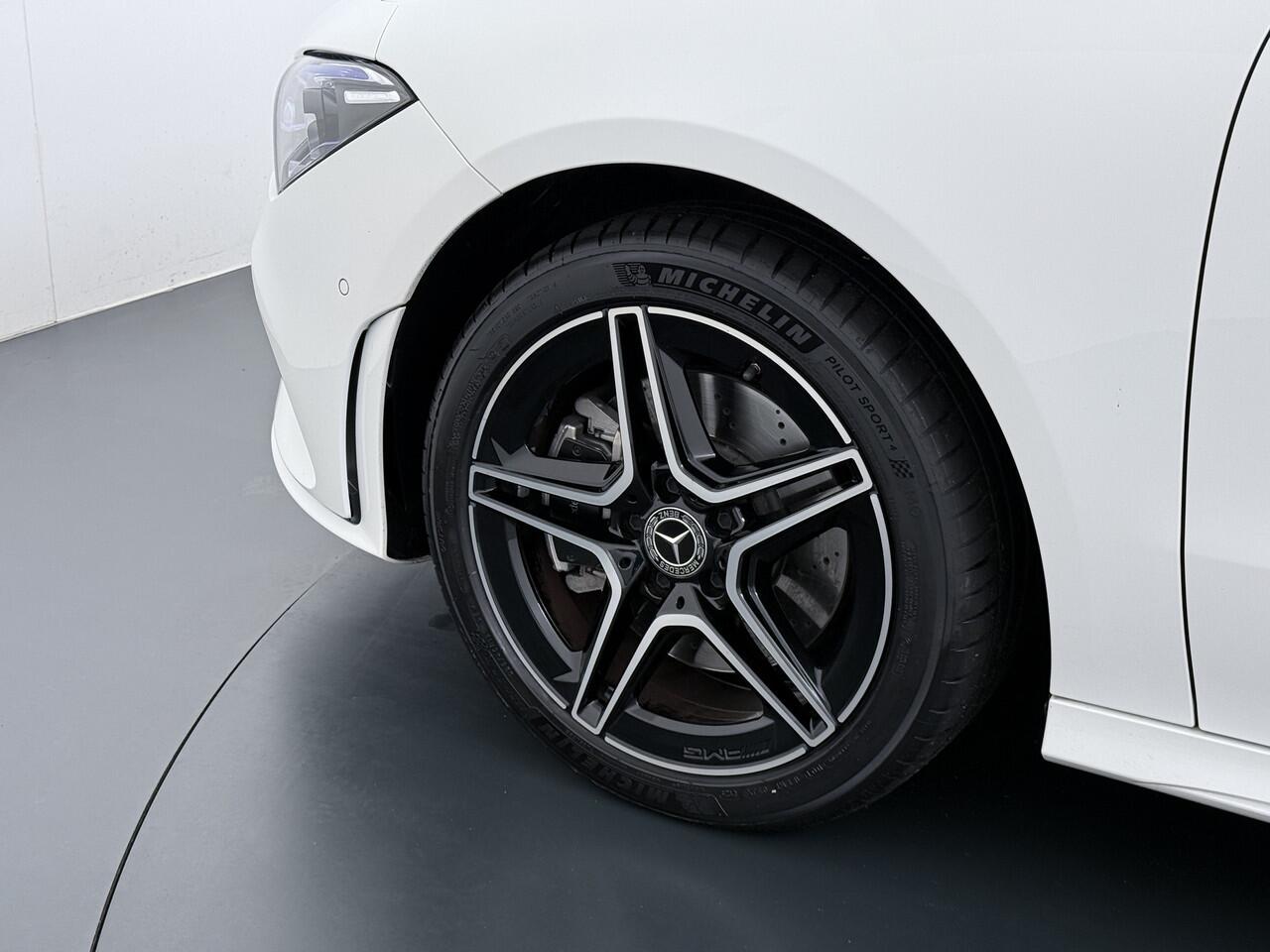 Mercedes-Benz CLA-KLASSE Shooting Brake 250 e AMG Line | Pano 360 Camera Sfeer Night