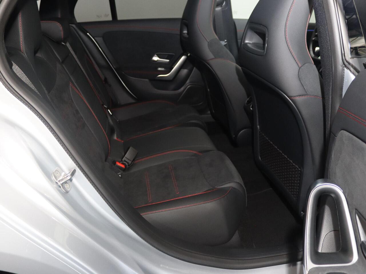 Mercedes-Benz CLA-KLASSE Shooting Brake 250e Business Solution AMG | Night | Panoramadak | Trekhaak | Sfeerverlichting | Parkeercamera | Stoelverwarming |