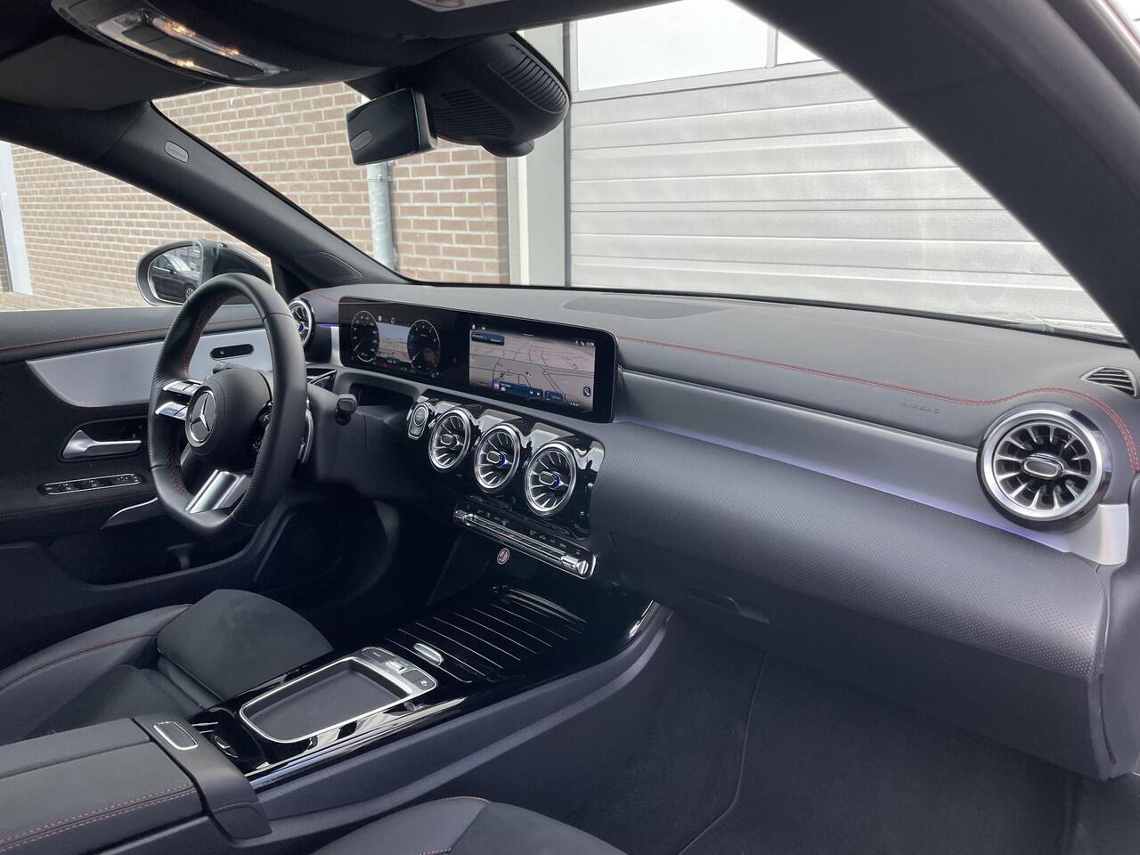 Mercedes-Benz CLA-KLASSE Shooting Brake 200 AMG Line | Achteruitrijcamera | Stoelverwarming | Sfeerverlichting