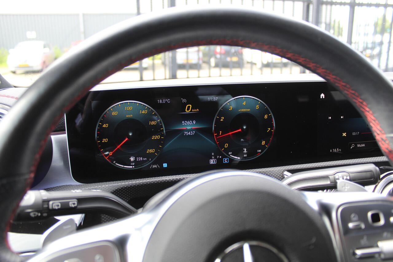 Mercedes-Benz CLA-KLASSE Shooting Brake 180 AMG Orig. Ned./Automaat/Apple carplay/Sfeerverlichting/Airco/Navigatie/Cruise control/Wide digital screen/Elektrische achterklep/Stoelverwarming/Keyless entry+start/Spiegels inklapbaar/Achteruitrijcamera/Lichtmetalen velgen