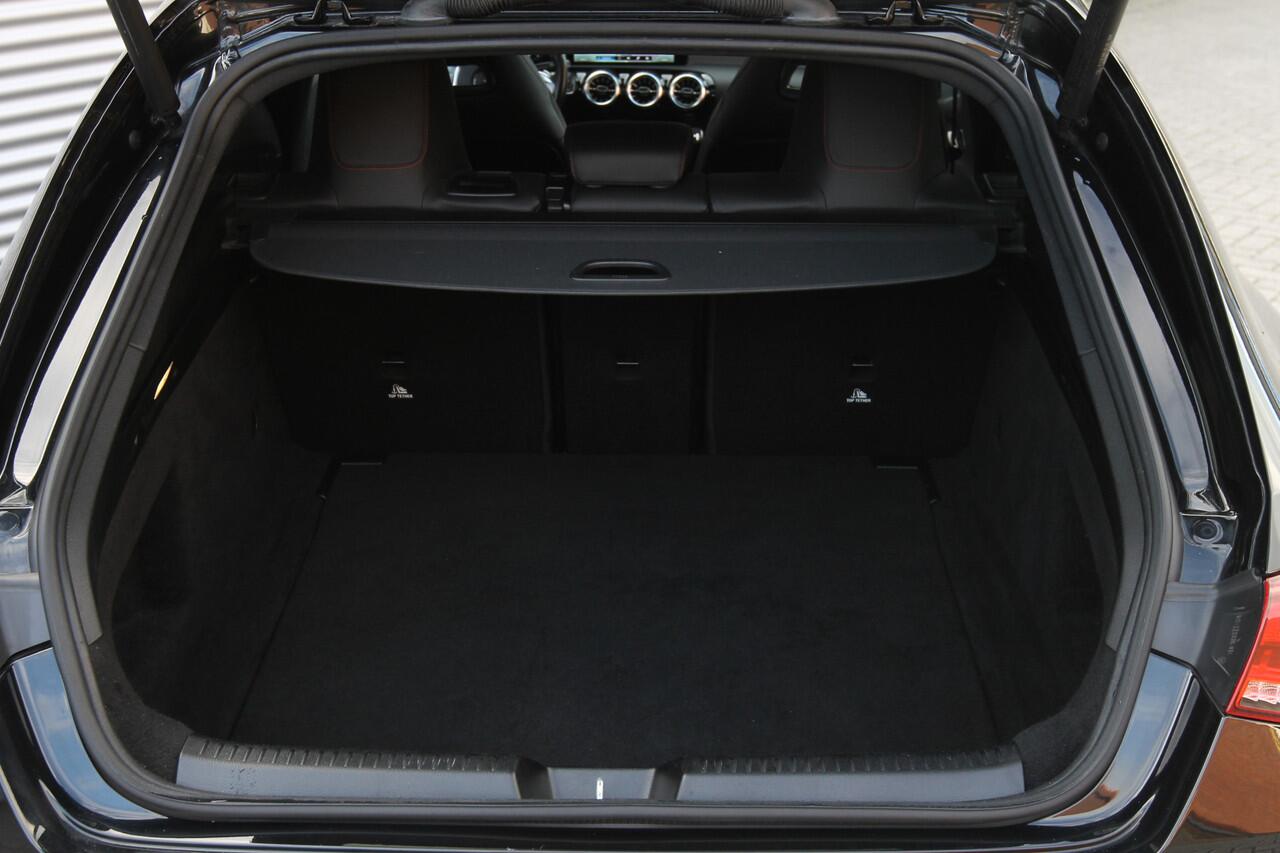 Mercedes-Benz CLA-KLASSE Shooting Brake 200 Business Solution AMG Aut. I Pano.Dak I Camera I Carplay I Trekhaak