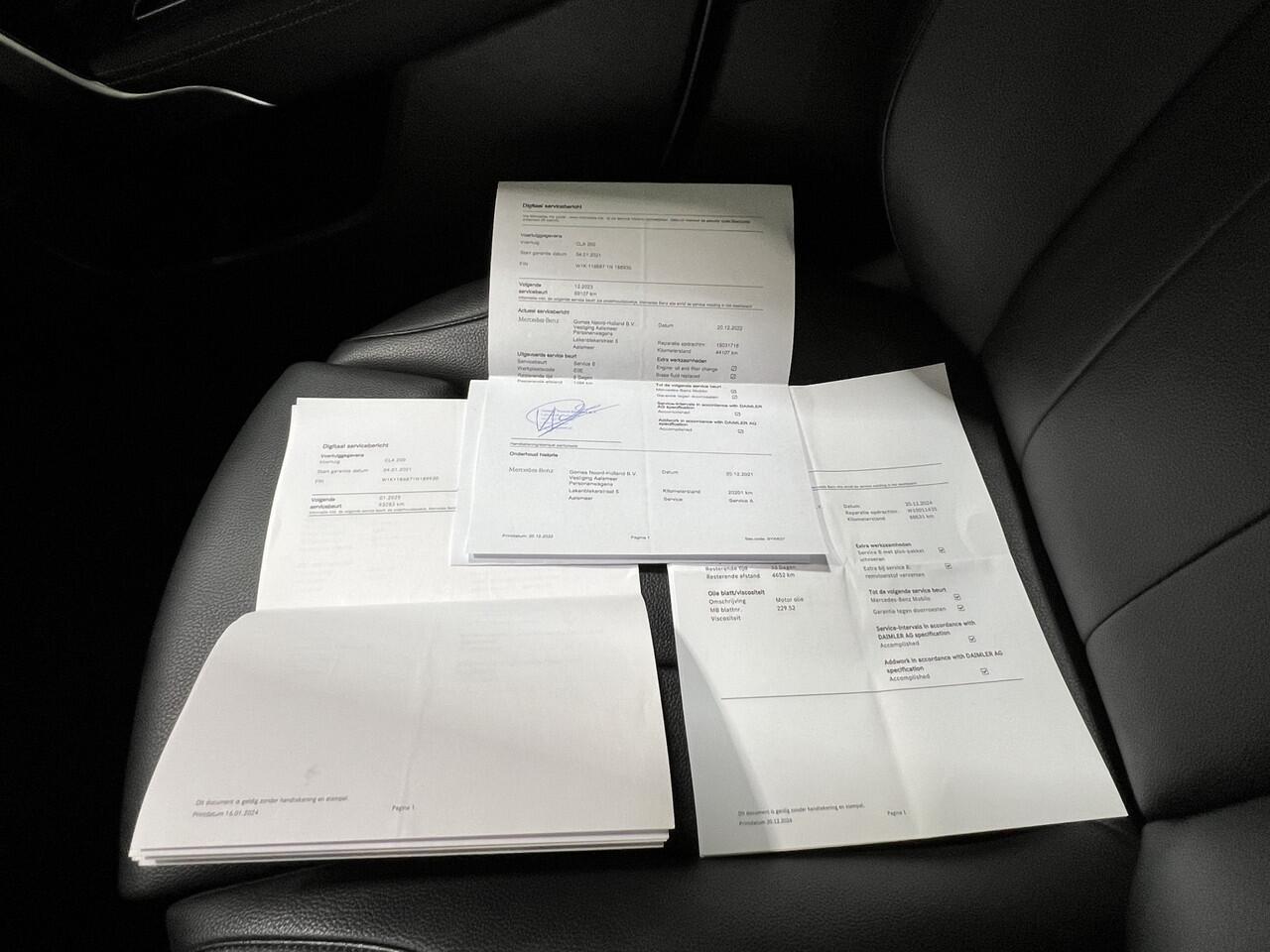 Mercedes-Benz CLA-KLASSE Shooting Brake 200 Business Solution Luxury | Navigatie | LM Velgen 17" | Elektrisch Glazen Panoramadak | Voorstoelen Verwarmd | Cruise Control | Airco |