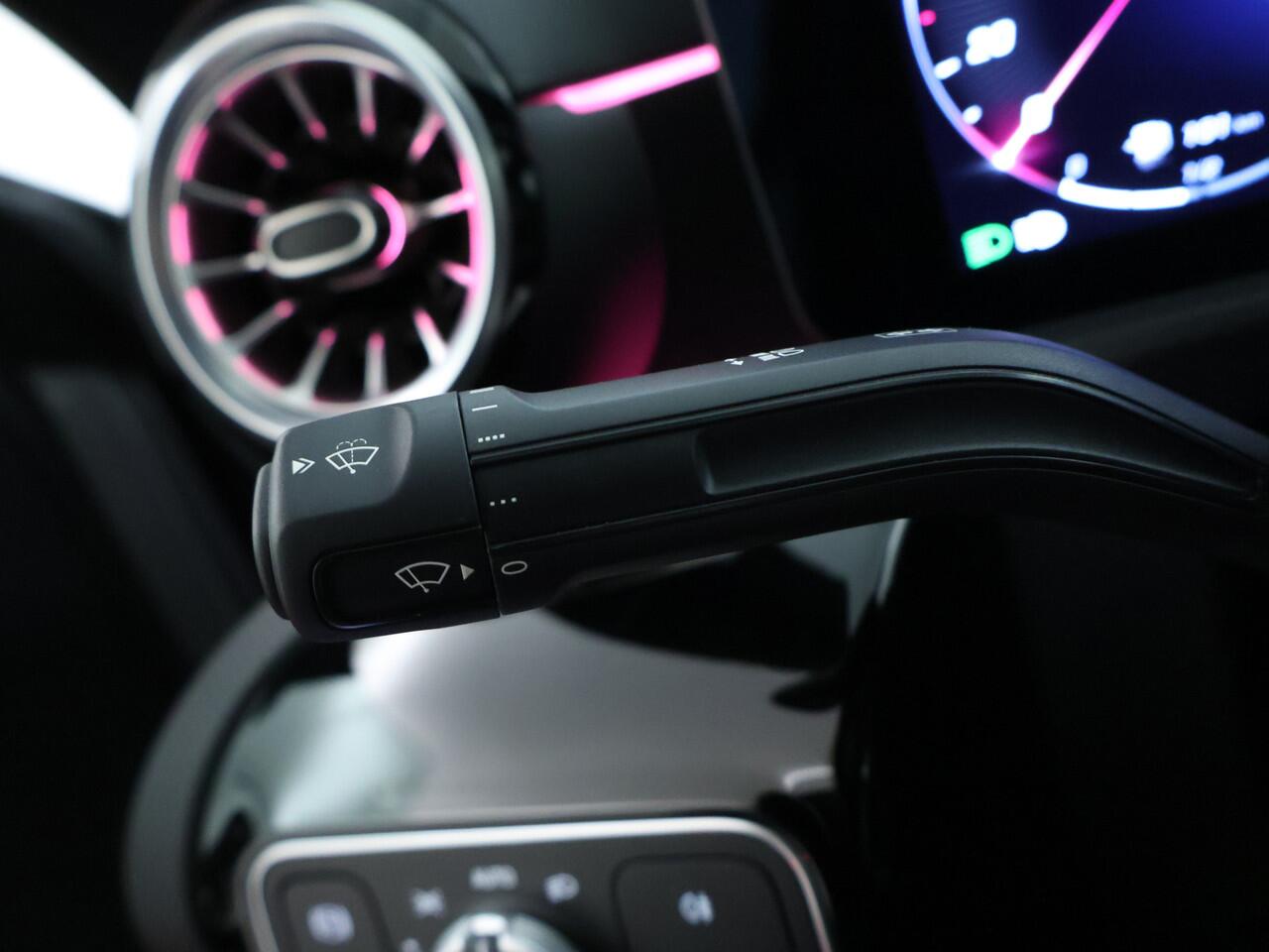 Mercedes-Benz CLA-KLASSE 250e Plug-In Hybride AMG | Panoramadak | Burmester® | Stuur en Stoelverwarming | Keyless Go | Dode Hoek Ass | Sfeerverlichting | Inclusief 24 maanden Mercedes-Benz Certified garantie voor Europa.