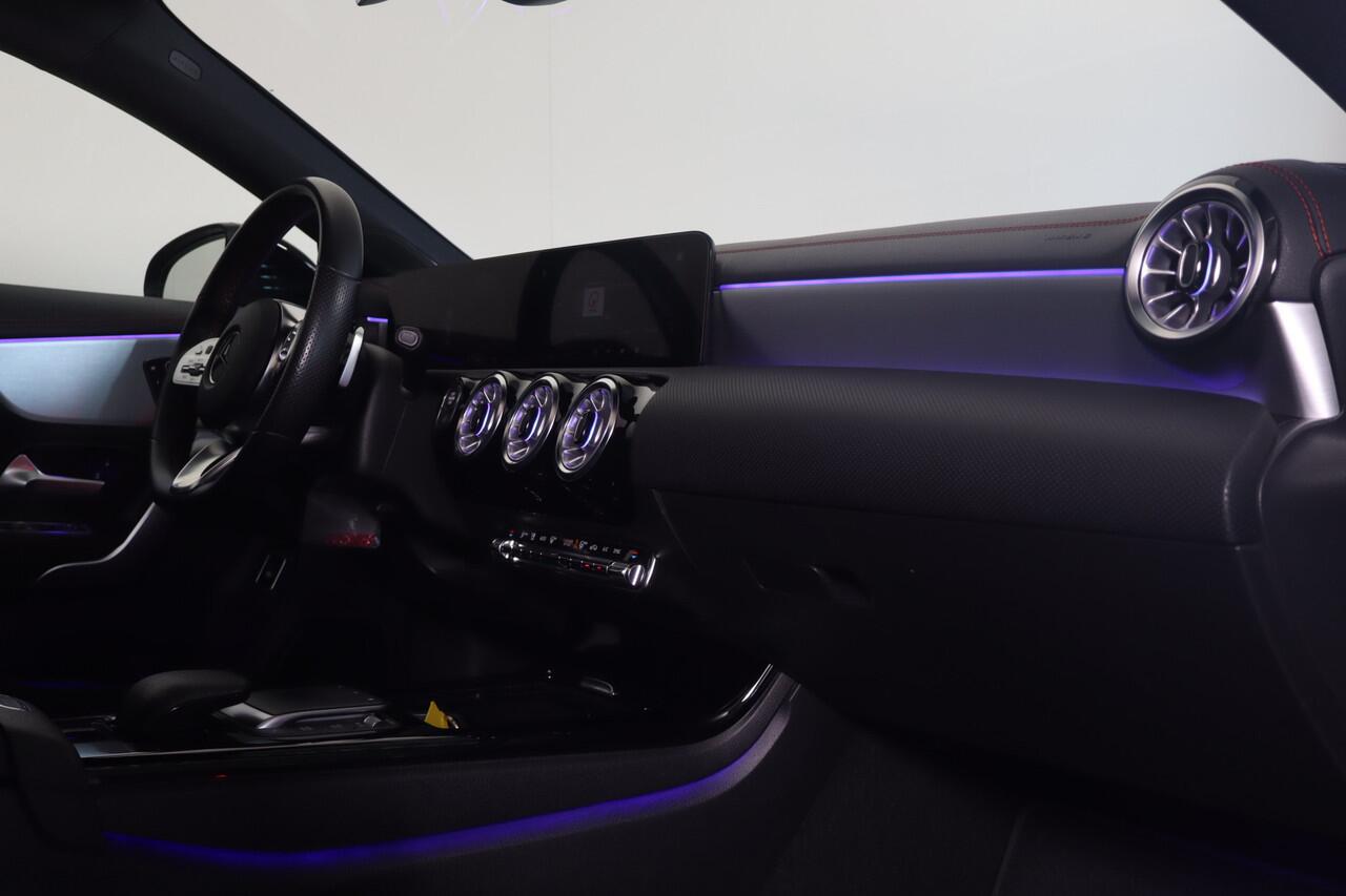 Mercedes-Benz CLA-KLASSE 200 Business Solution AMG NL-Auto!! Pano I Elek.Stoelen I Key-Less