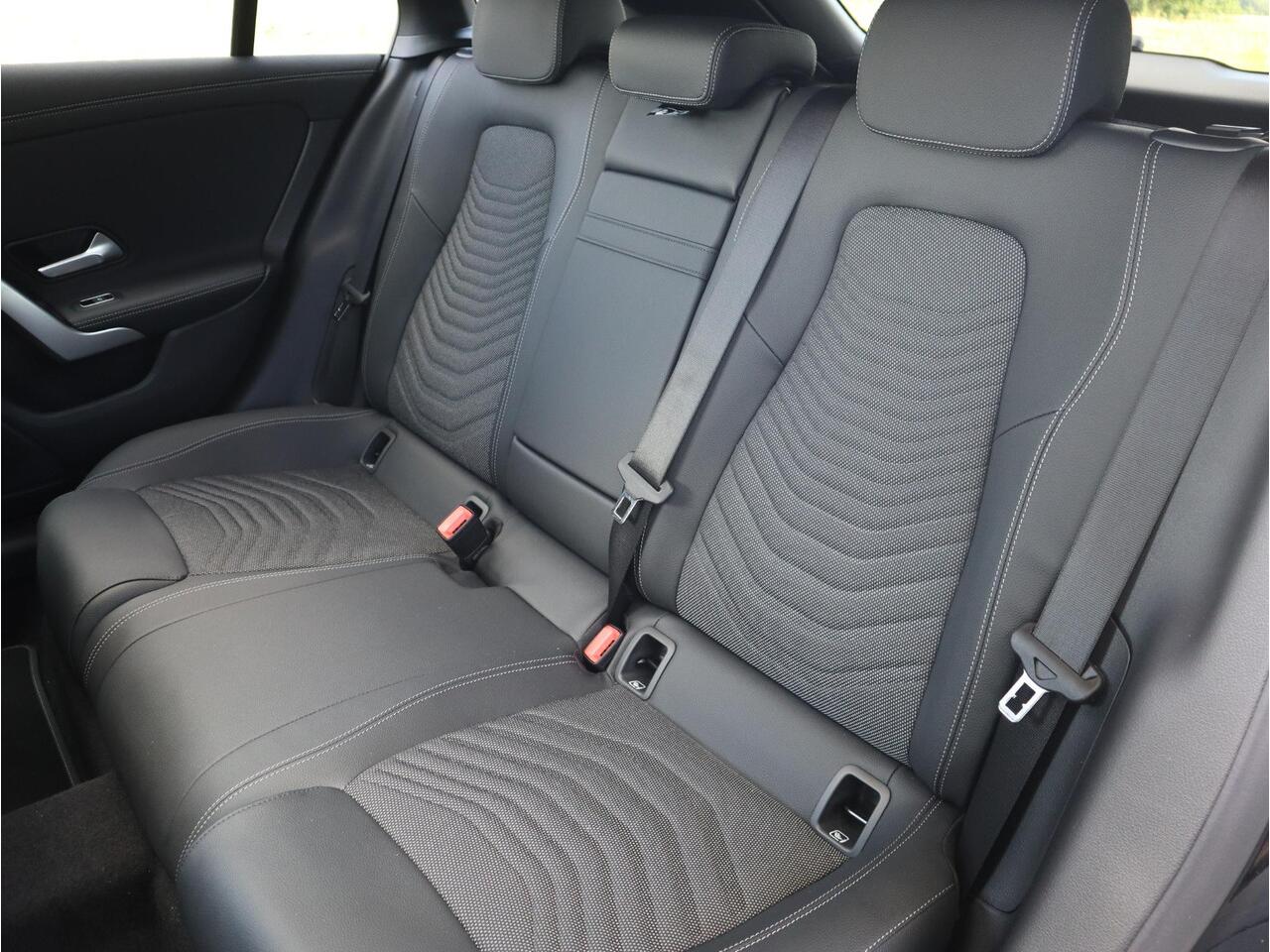 Mercedes-Benz CLA-KLASSE Shooting Brake 180 Star Edition Luxury Line