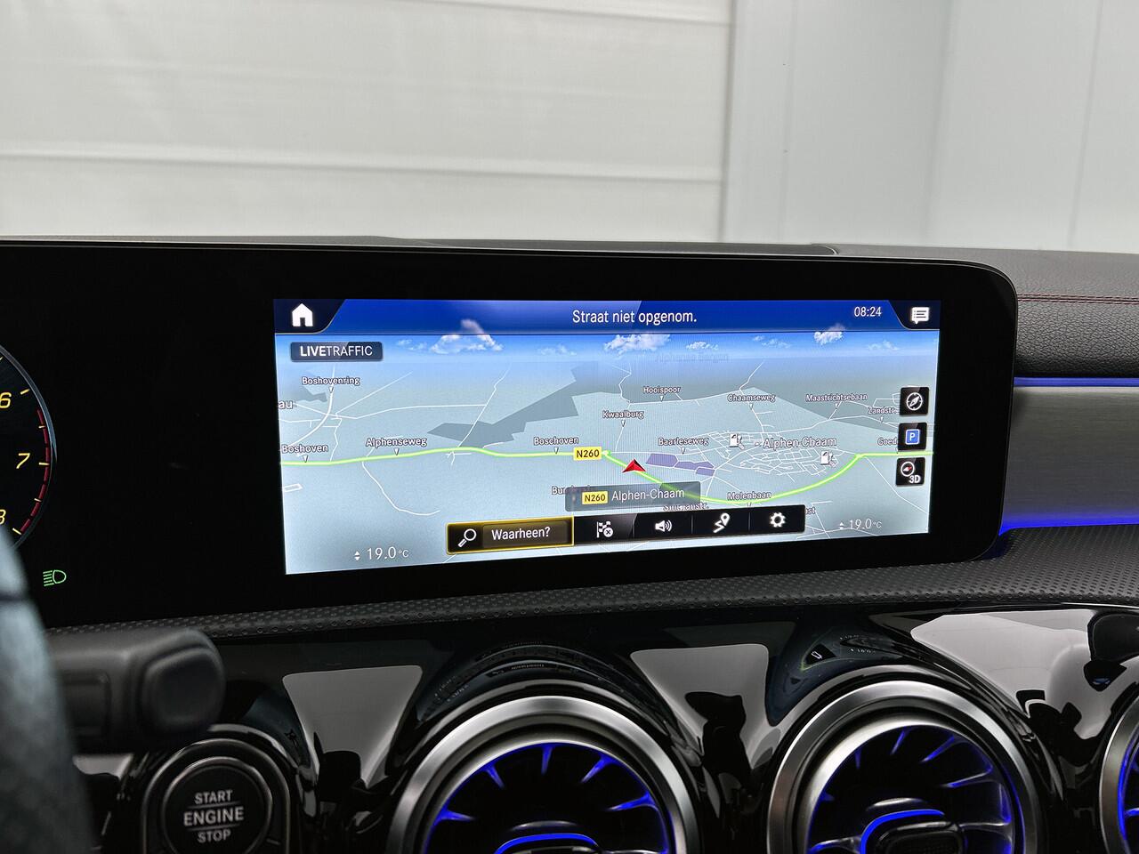 Mercedes-Benz CLA-KLASSE 200 AMG-line | Night pakket | Panorama schuif/kanteldak | Sfeerverlichting | parkeerpakket + camera achter | Spiegelpakket | Stoelverwarming | KEYLESS GO-comfortpakket | Thermotronic Clima | Dodehoekassis Inclusief 24 maanden MB Certified garantie voor Eu