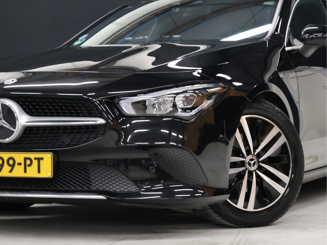 Mercedes-Benz CLA-KLASSE Shooting Brake 180 Luxury Line *WEEKAANBIEDING*[CAMERA, SFEERVERLICHTING, LEDER, STOELVERWARMING, ELEKTRISCHE ACHTERKLEP, NIEUWSTAAT]