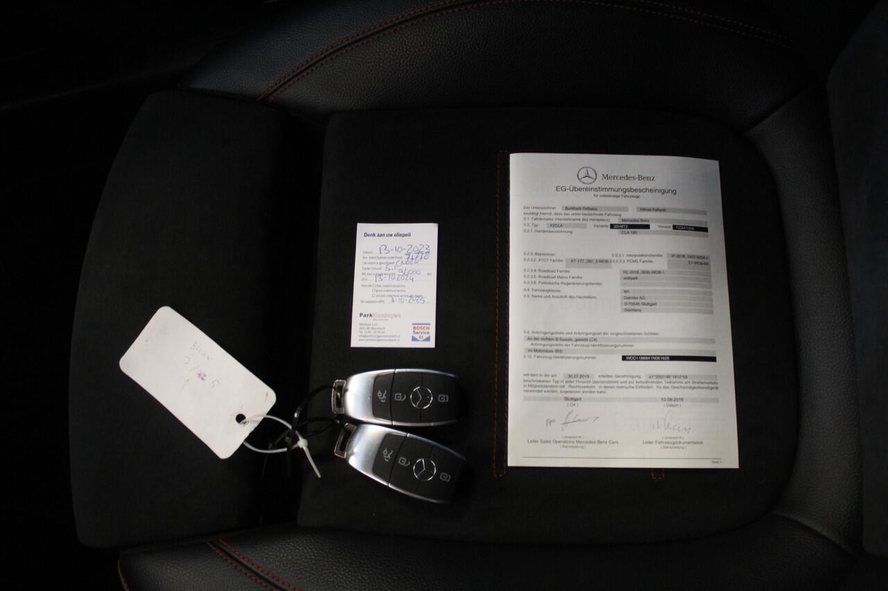 Mercedes-Benz CLA-KLASSE Shooting Brake 180 AMG Orig. Ned./Automaat/Apple carplay/Sfeerverlichting/Airco/Navigatie/Cruise control/Wide digital screen/Elektrische achterklep/Stoelverwarming/Keyless entry+start/Spiegels inklapbaar/Achteruitrijcamera/Lichtmetalen velgen