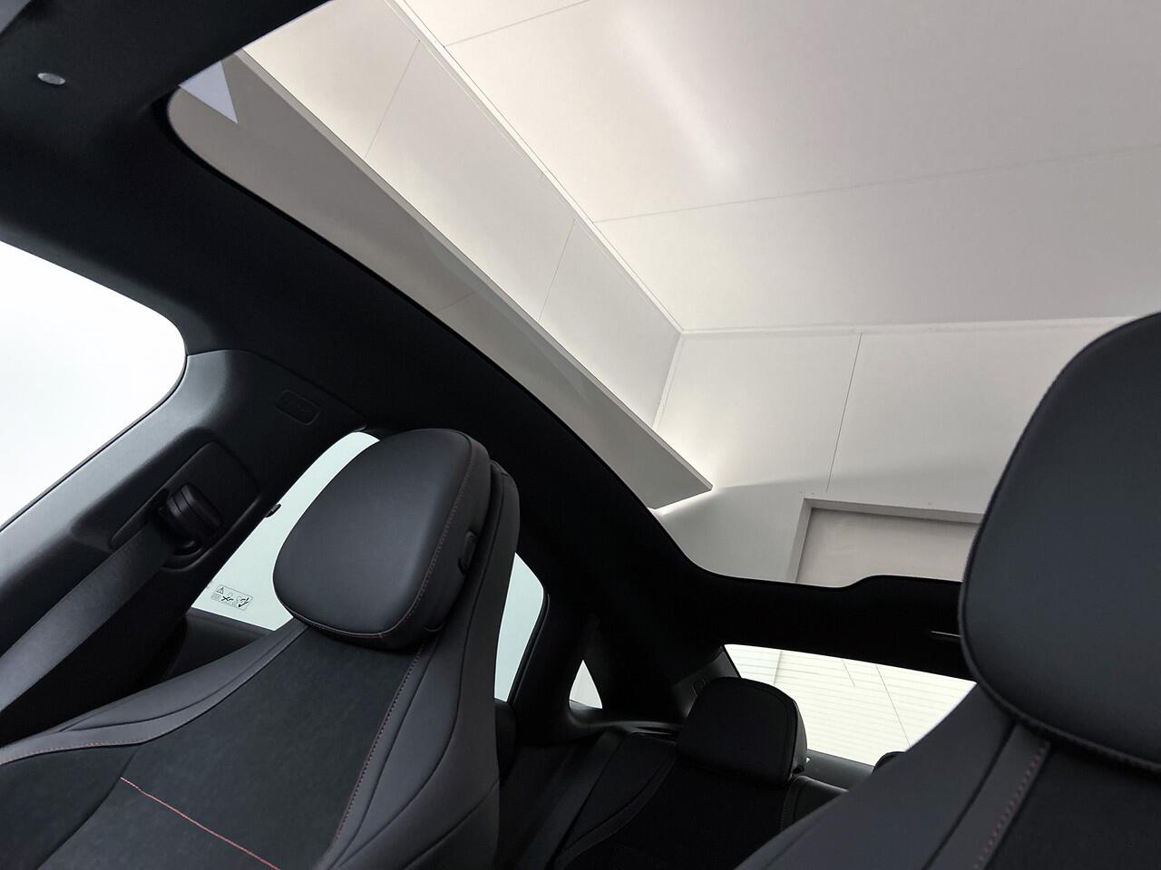 Mercedes-Benz CLA-KLASSE 250+ Launch Edition 85 kWh | Multibeam LED | Panoramadak | Warmtepomp | Memorypakket voorstoelen | Adaptieve Cruisecontrol | Nightpakket | Sierdelen aluminium | MULTIBEAM LED |