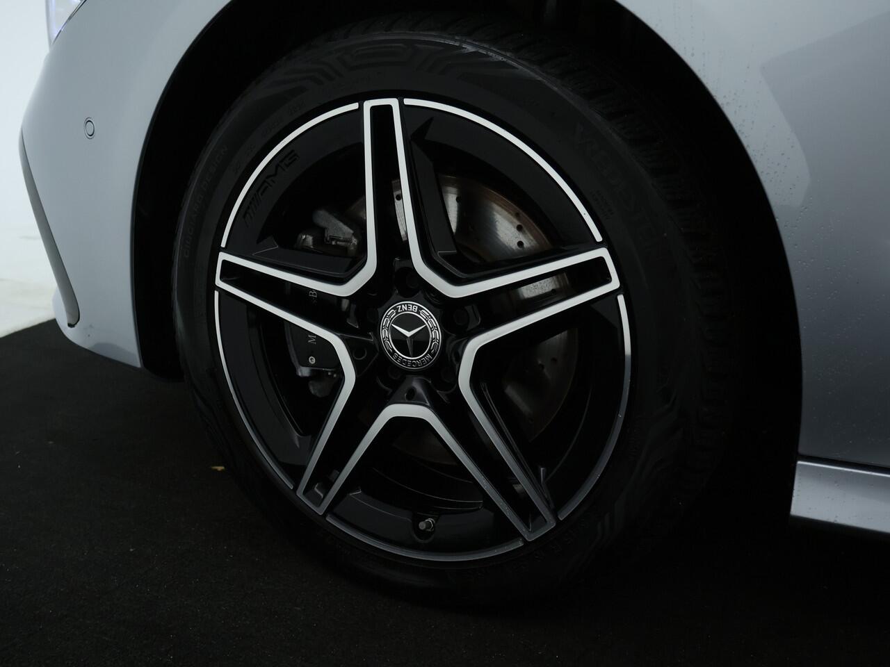 Mercedes-Benz CLA-KLASSE 250 e Star Edition | AMG Line | Night Pakket | Panoramadak | Led koplampen . Inclusief 24 maanden MB Certified garantie voor Europa.