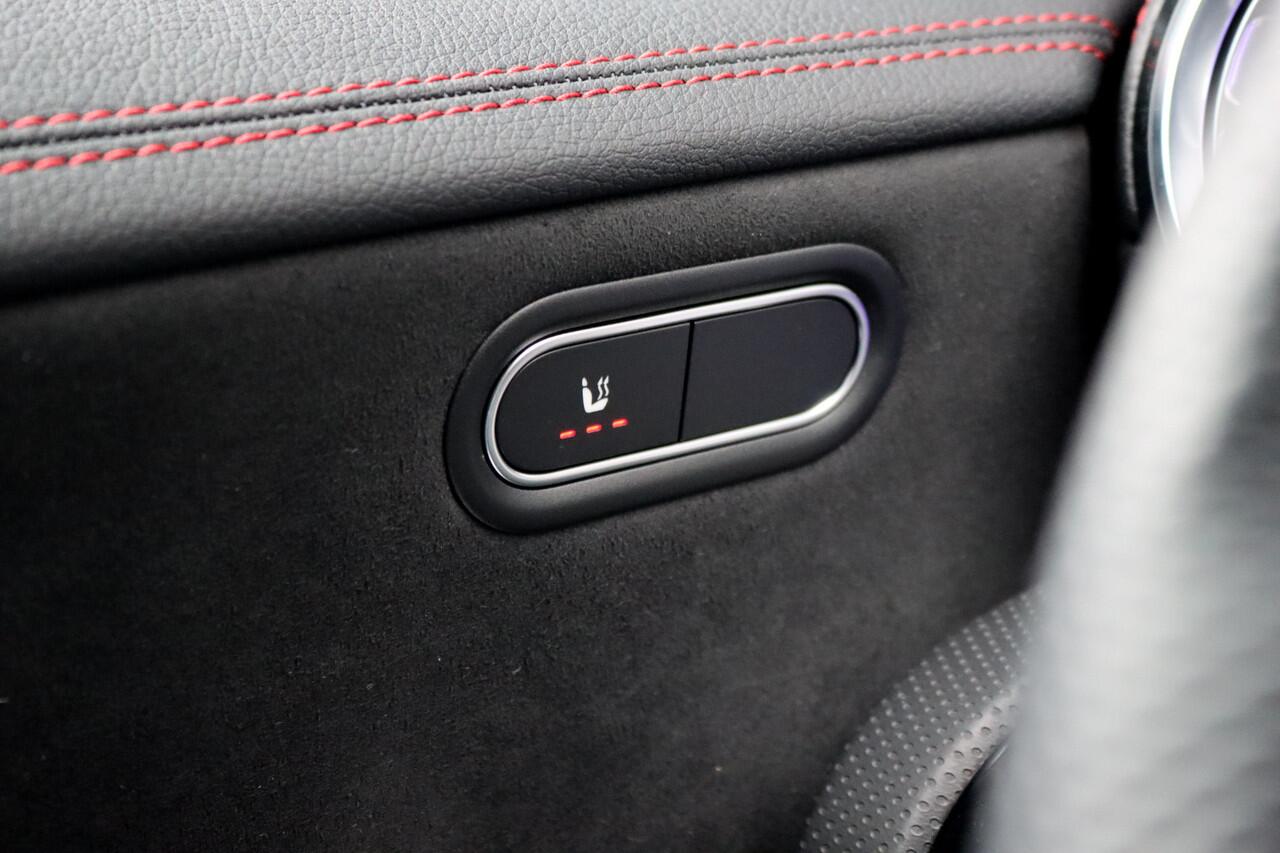 Mercedes-Benz CLA-KLASSE Shooting Brake 250 e AMG Line | Facelift | Distronic | Surround Camera | Verwarmd Stuurwiel | Keyless Go | Sfeerverlichting | Apple Carplay/Android Auto | Multibeam LED |