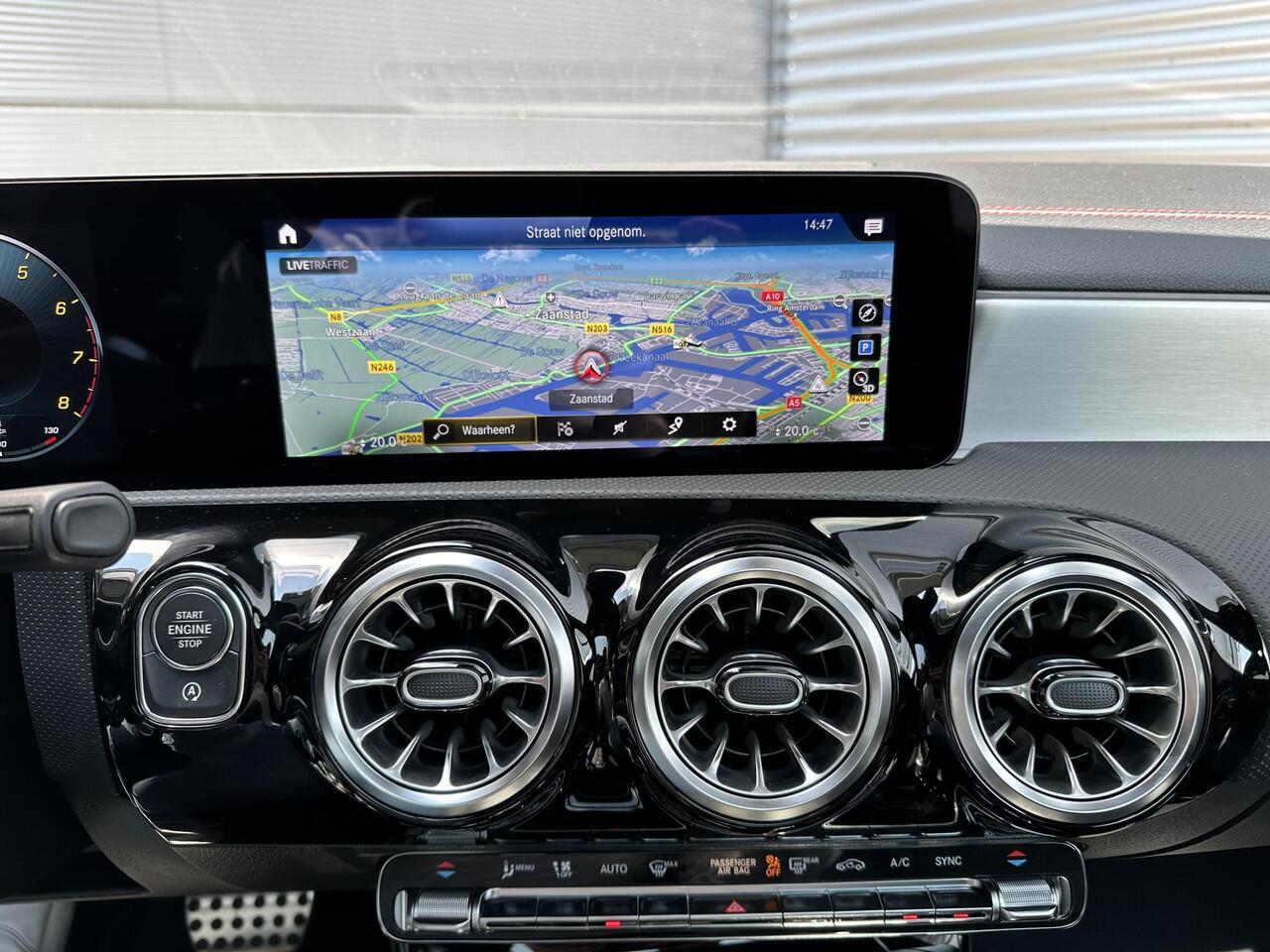 Mercedes-Benz CLA-KLASSE Shooting Brake 180 AMG Line | Nightpakket | Panoramadak | Achteruitrijcamera | Stoelverwarming | Dodehoekassistent | Sfeerverlichting