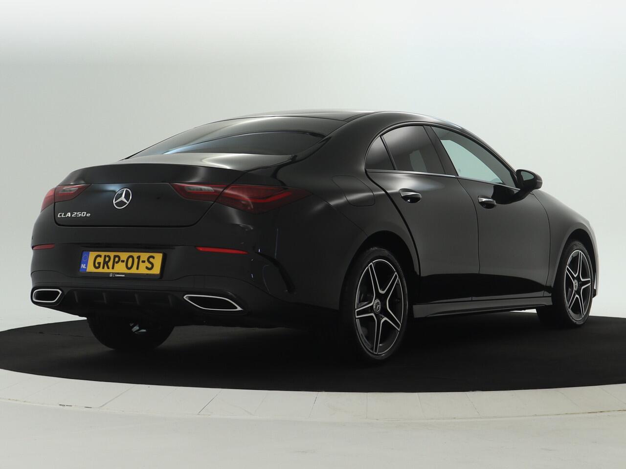 Mercedes-Benz CLA-KLASSE 250 e Star Edition AMG Line | Keyless GO | Sfeerverlichting | Dode Hoek Ass | Stoelverwarming | Parkeerpakket met Camera | Car Play | Inclusief 24 maanden Mercedes-Benz Certified garantie voor Europa.