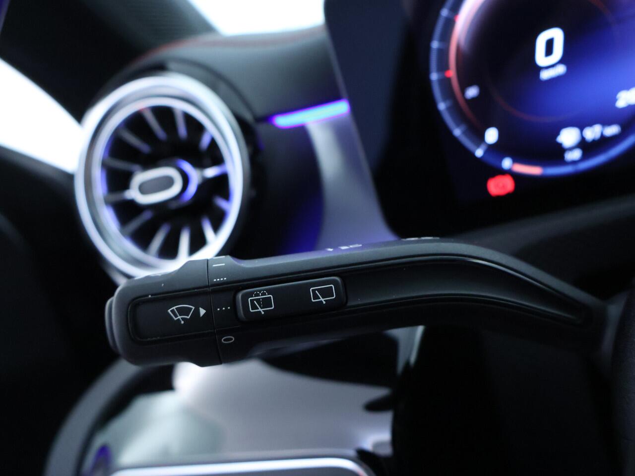 Mercedes-Benz CLA-KLASSE Shooting Brake 250 e Business Solution AMG Nightpakket | Panoramadak | Sfeerverlichting | Keyless Go | Parkeerpakket met Camera | LED | Inclusief 24 maanden Mercedes-Benz Certified garantie voor Europa.