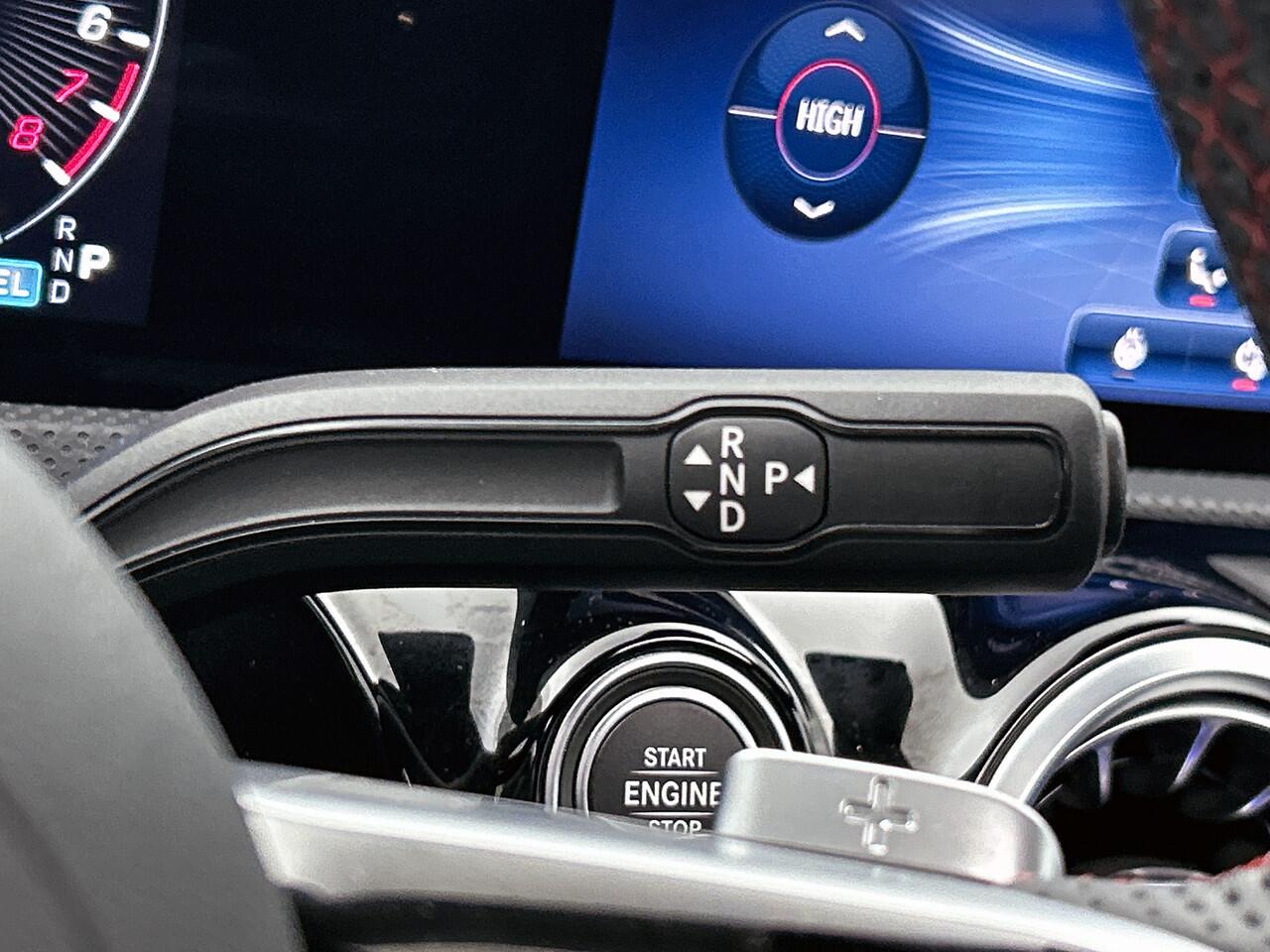 Mercedes-Benz CLA-KLASSE Shooting Brake 250 e AMG Plug-In Hybride | AMG Line | Panoramadak | Trekhaak | Sfeerverlichting | Dodehoek Assist | Stuur en Stoelverwaming. Inclusief 24 maanden MB Certified garantie voor Europa.