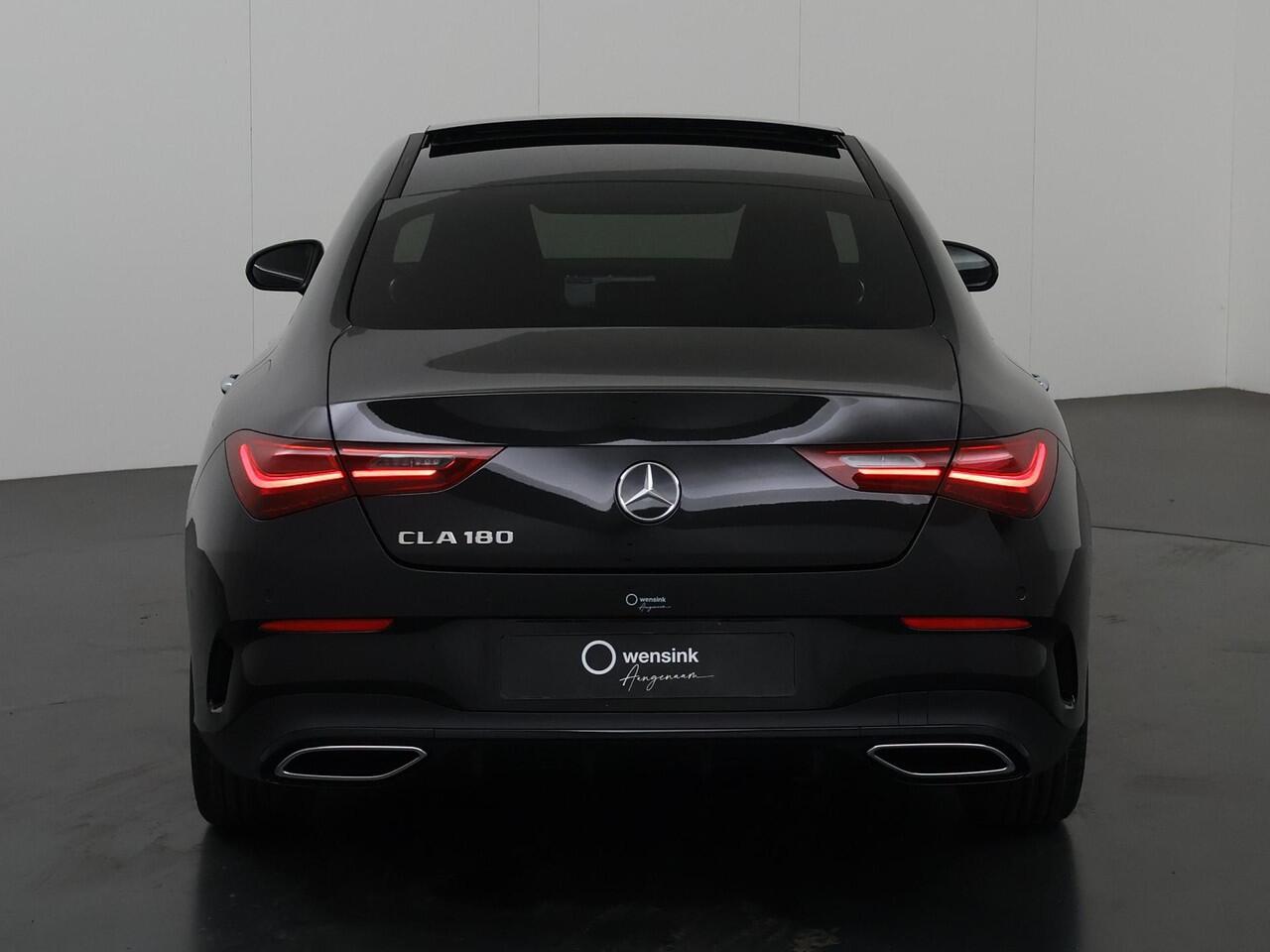 Mercedes-Benz CLA-KLASSE 180 Star Edition AMG NIGHT | Panoramadak | Sfeerverlichting | Achteruitrijcamera | Stoelverwarming | Night Pakket |