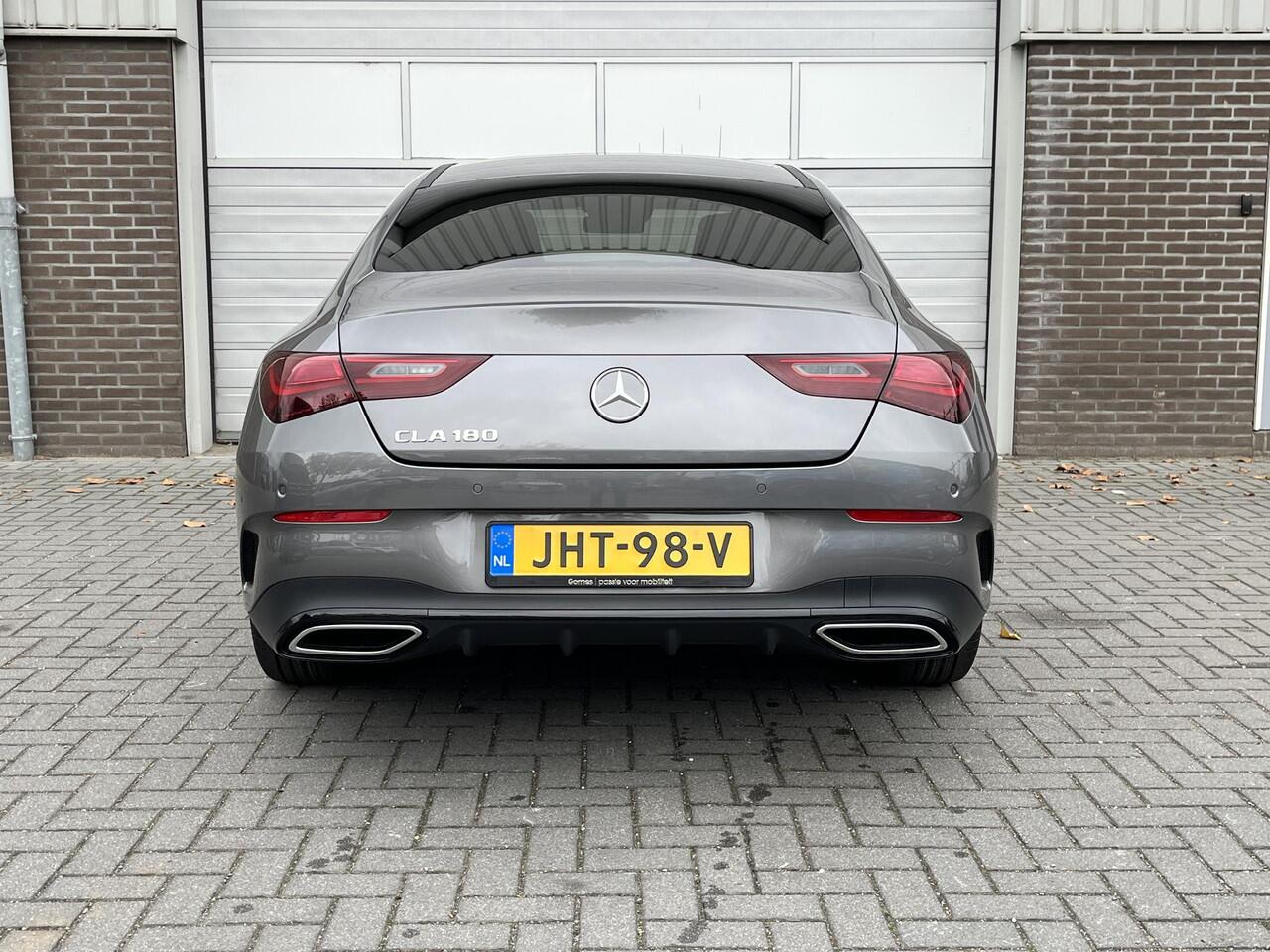 Mercedes-Benz CLA-KLASSE 180 Star Edition AMG | Night Pakket | Panoramadak | DISTRONIC Afstandsassistent | Dodehoekassistent | MULTIBEAM LED Koplampen | Sfeerverlichting | Stoelverwarming | Apple CarPlay | Android Auto | Sierdelen Aluminium | Elektrisch Inklapbare Buitenspiegels 