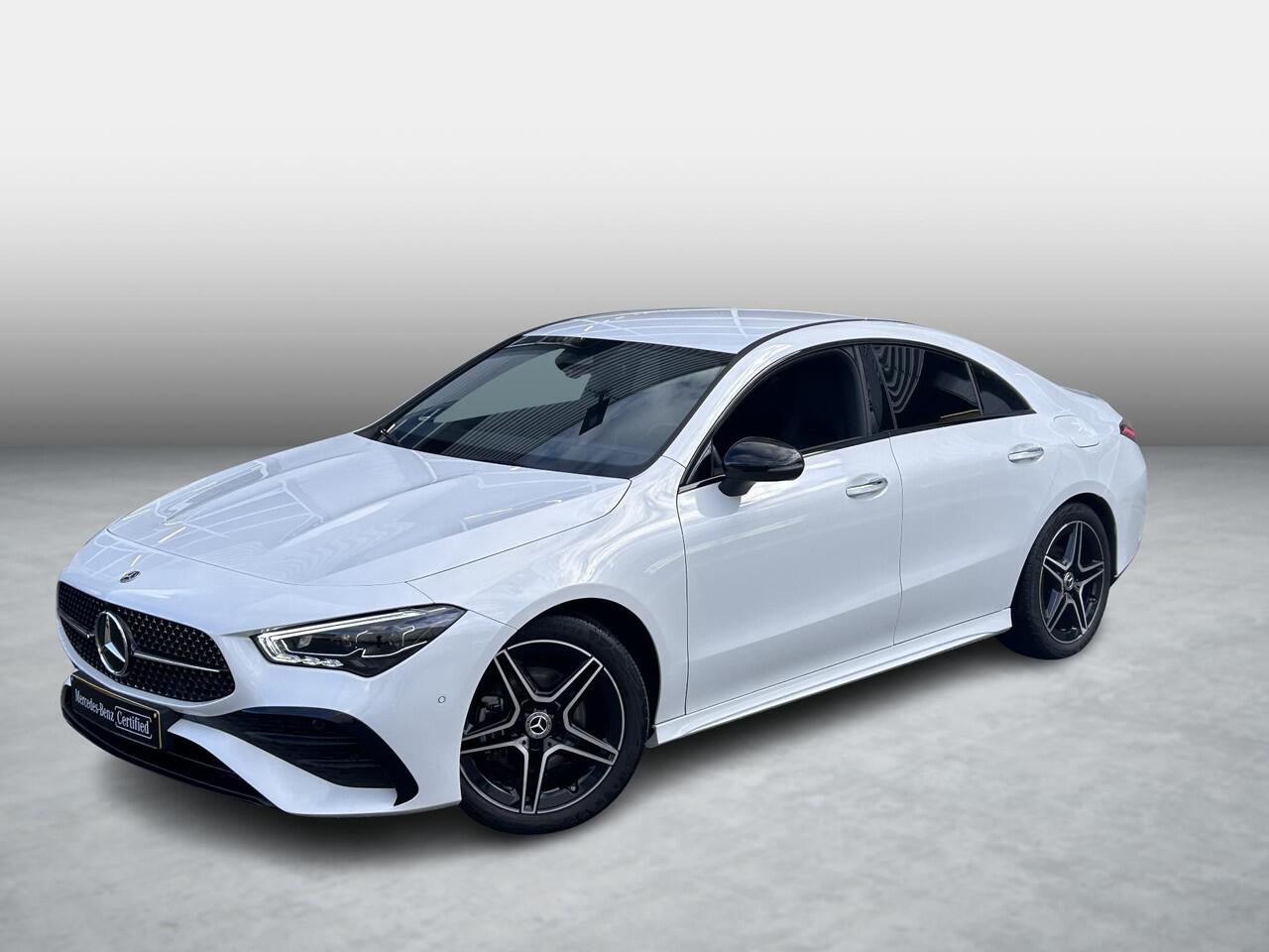Mercedes-Benz CLA-KLASSE 180 AMG Line | Night Pakket | Burmester Surround Sound | Dodehoekassistent | MULTIBEAM LED Koplampen | Sfeerverlichting | Stoelverwarming | Achteruitrijcamera | Elektrisch Inklapbare Buitenspiegels