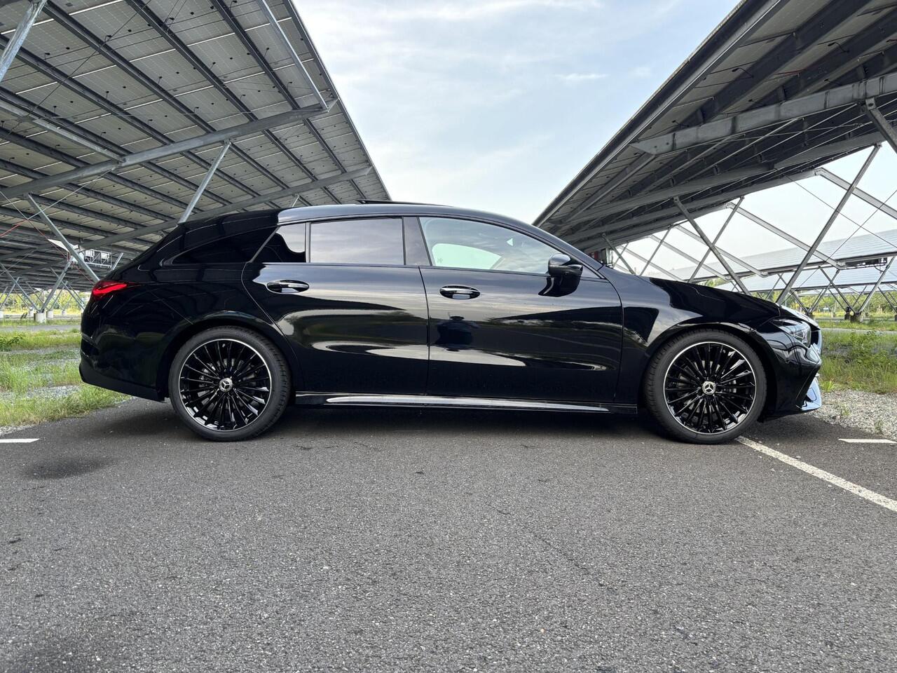 Mercedes-Benz CLA-KLASSE Shooting Brake 180 Business Solution AMG | Night | Panoramadak | AMG Line Plus | Head-up display | 360 camera | Sfeerverlichting |