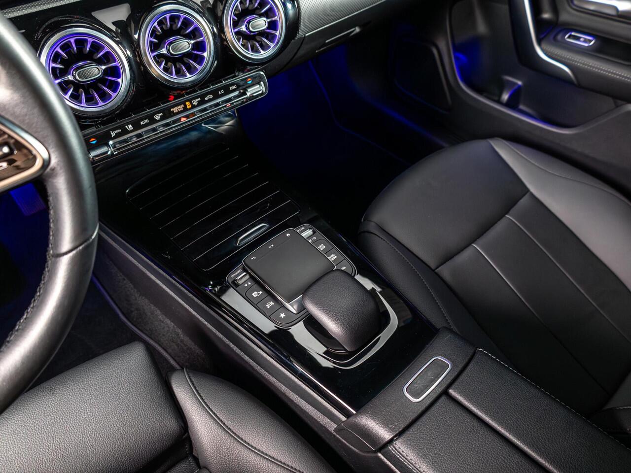 Mercedes-Benz CLA-KLASSE Coupé 180 Luxury Line Premium | Panorama dak