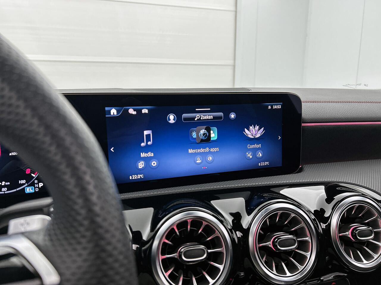 Mercedes-Benz CLA-KLASSE Shooting Brake 250 e AMG Nightpakket Plug-In Hybride | Panoramadak | Memory | Head Up display | 360° Camera | Dode Hoek Ass | Sfeerverlichting | Keyless Go | Inclusief 24 maanden Mercedes-Benz Certified garantie voor Europa.