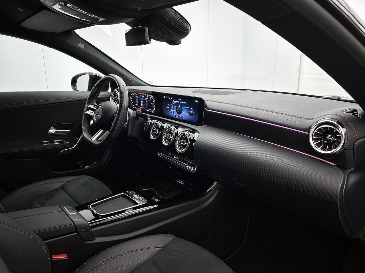 Mercedes-Benz CLA-KLASSE Shooting Brake 250 e Star Edition AMG Line | Night Pakket | Sfeerverlichting | Ledkoplampen | Apple CarPlay | Keyless-Go | Inclusief 24 maanden MB Certified garantie voor Europa.
