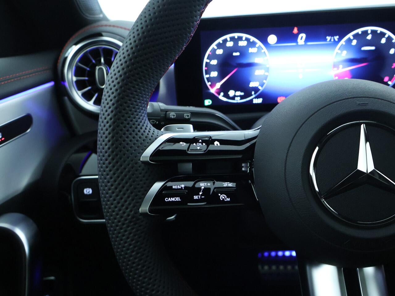 Mercedes-Benz CLA-KLASSE Shooting Brake 180 LIMITED Edition AMG Line | Trekhaak | Nightpakket | Parkeerpakket met achteruitrijcamera | Verwarmde stoelen vooraan | Antidiefstalpakket GUARD 360° Plus | EASY PACK achterklep | KEYLESS-GO |