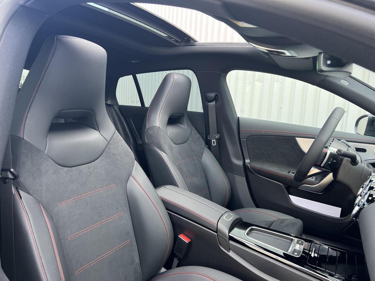 Mercedes-Benz CLA-KLASSE Shooting Brake 180 AMG | Panoramadak | | Premium Pakket | Night Pakket | Panoramadak | Trekhaak | MULTIBEAM LED Koplampen | Apple CarPlay | Android Auto | Advanced Sound System