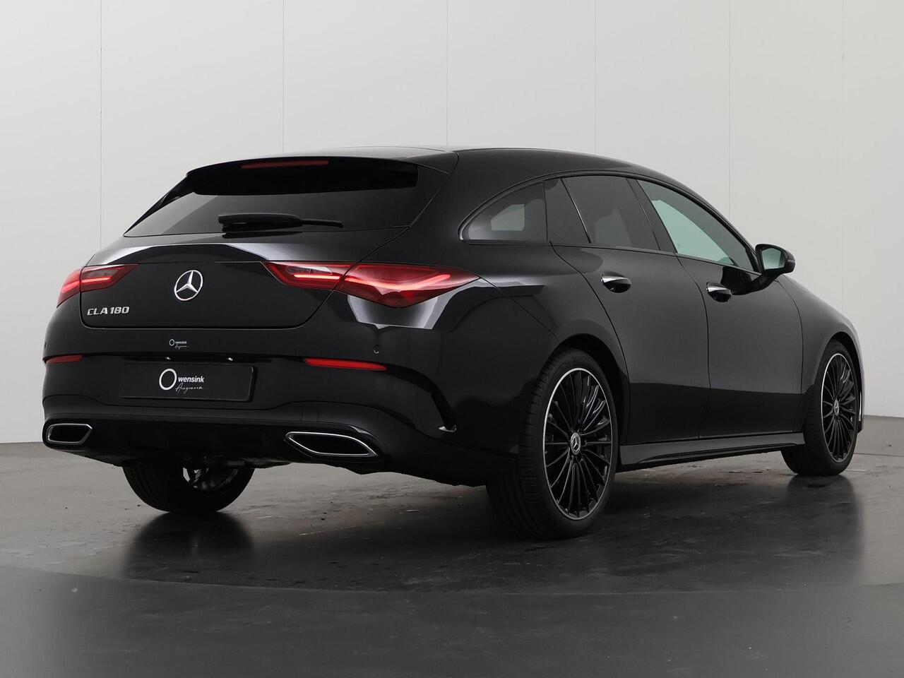 Mercedes-Benz CLA-KLASSE Shooting Brake 180 Business Solution AMG | Night Pakket | Panoramadak | 19" multispaaks velgen | 360 graden camera | Elekt. inklapbare trekhaak |