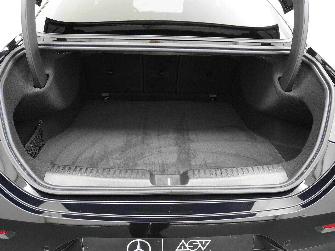 Mercedes-Benz CLA-KLASSE 250+ Launch Edition 85 kWh Accu | Memorystoelen | Warmtepomp | Multibeam Led | Stoelverwarming Voorin | Distronic Cruise Control | Achteruitrijcamera | Nightpakket | Dodehoekassistent