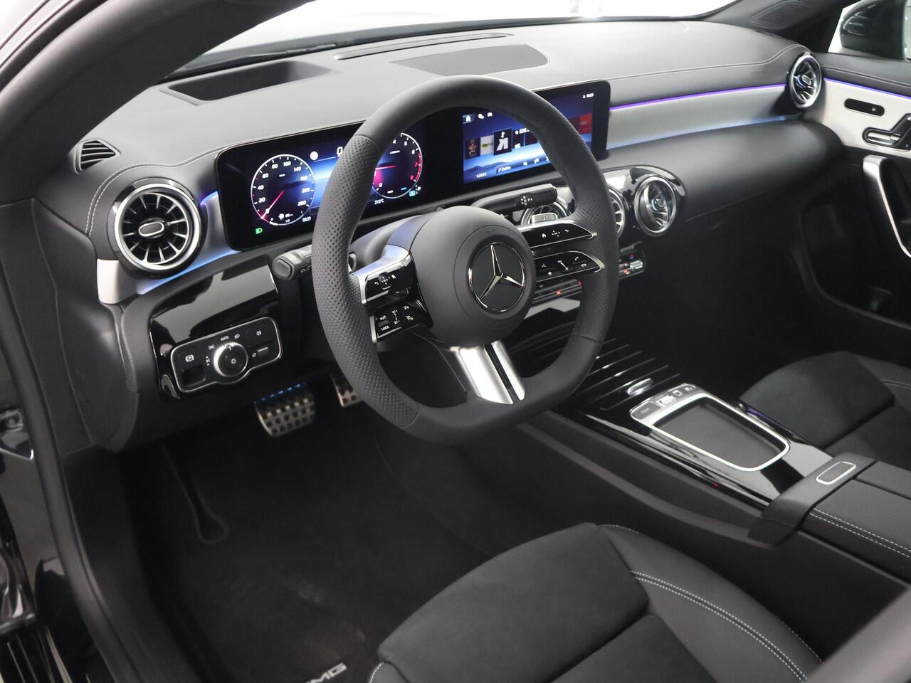 Mercedes-Benz CLA-KLASSE 180 Star Edition AMG Line | Panoramaschuifdak | AMG-line plus | Head-Up | Dodehoekassistent | Nightpakket |
