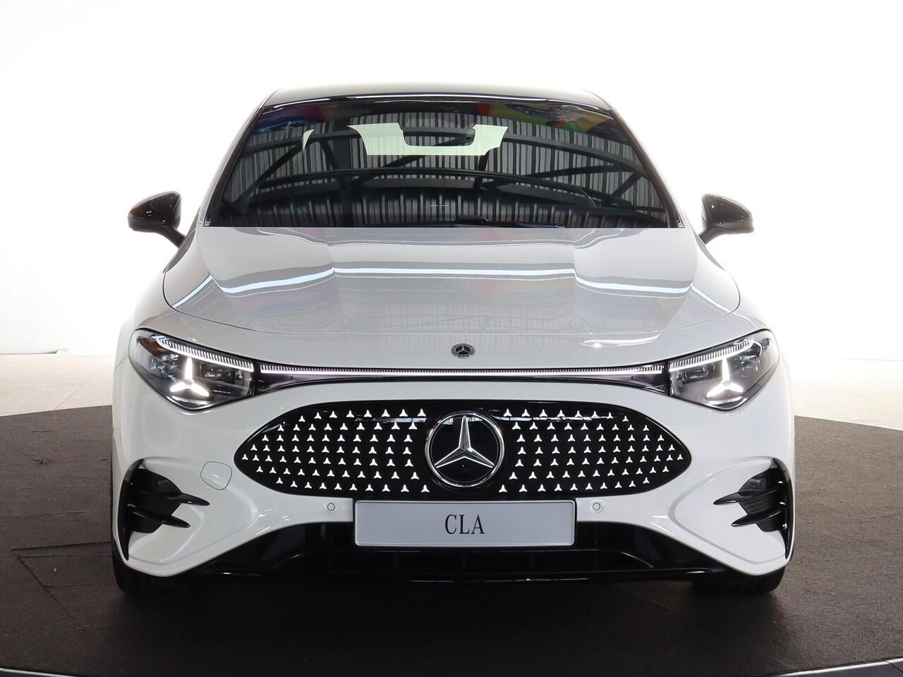 Mercedes-Benz CLA-KLASSE 250+ Launch Edition 85 kWh | Night | Panoramadak | DISTRONIC | Achteruitrijcamera | Dodehoekassistent |