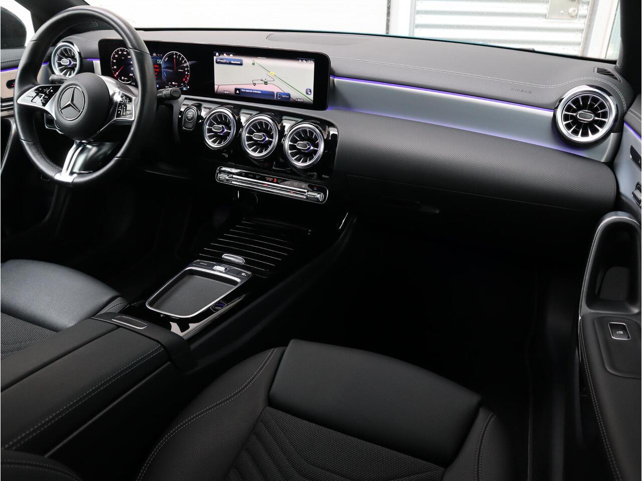 Mercedes-Benz CLA-KLASSE Shooting Brake 250 e Star Edition Luxury Line | Panoramadak | Trekhaak | Rijassistentie | Memory Seats | 360 Camera