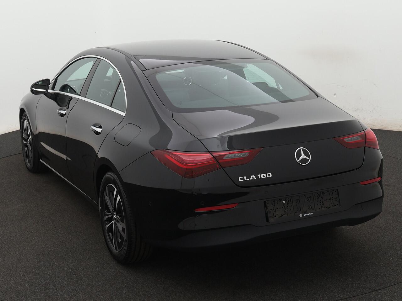 Mercedes-Benz CLA-KLASSE 180 Star Edition LIMITED | Dodehoekassistent | KEYLESS GO | Parkeerpakket met achteruitrijcamera | USB pakket plus | Spiegelpakket | Verwarmde stoelen vooraan |