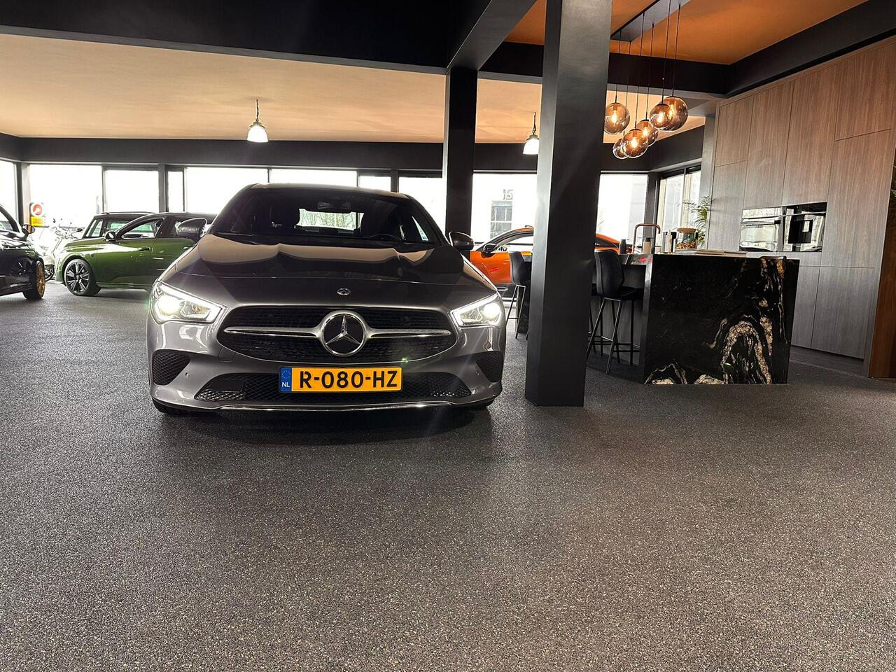 Mercedes-Benz CLA-KLASSE 180 Luxury Line stoelverwarming/Ambilight/Navi/Dealeronderhouden