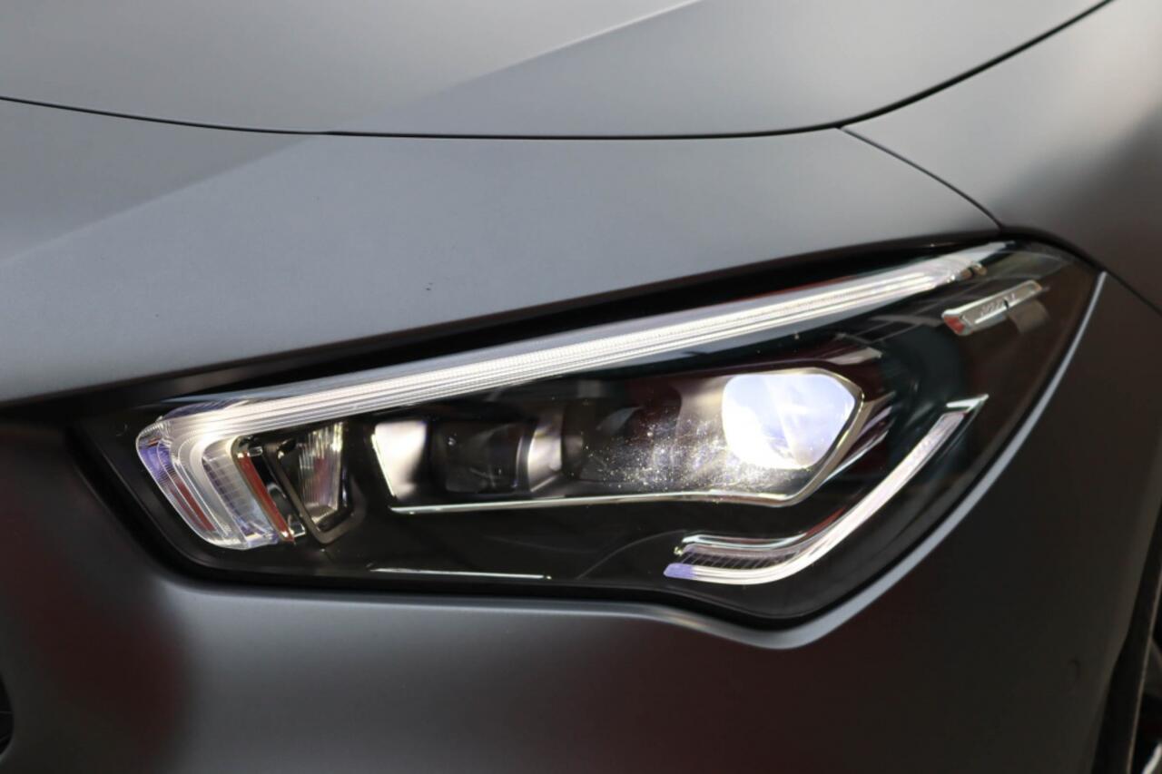 Mercedes-Benz CLA-KLASSE Shooting Brake 200 AMG Line Multibeam l Night pakket l Leder l Trekhaak l Leder