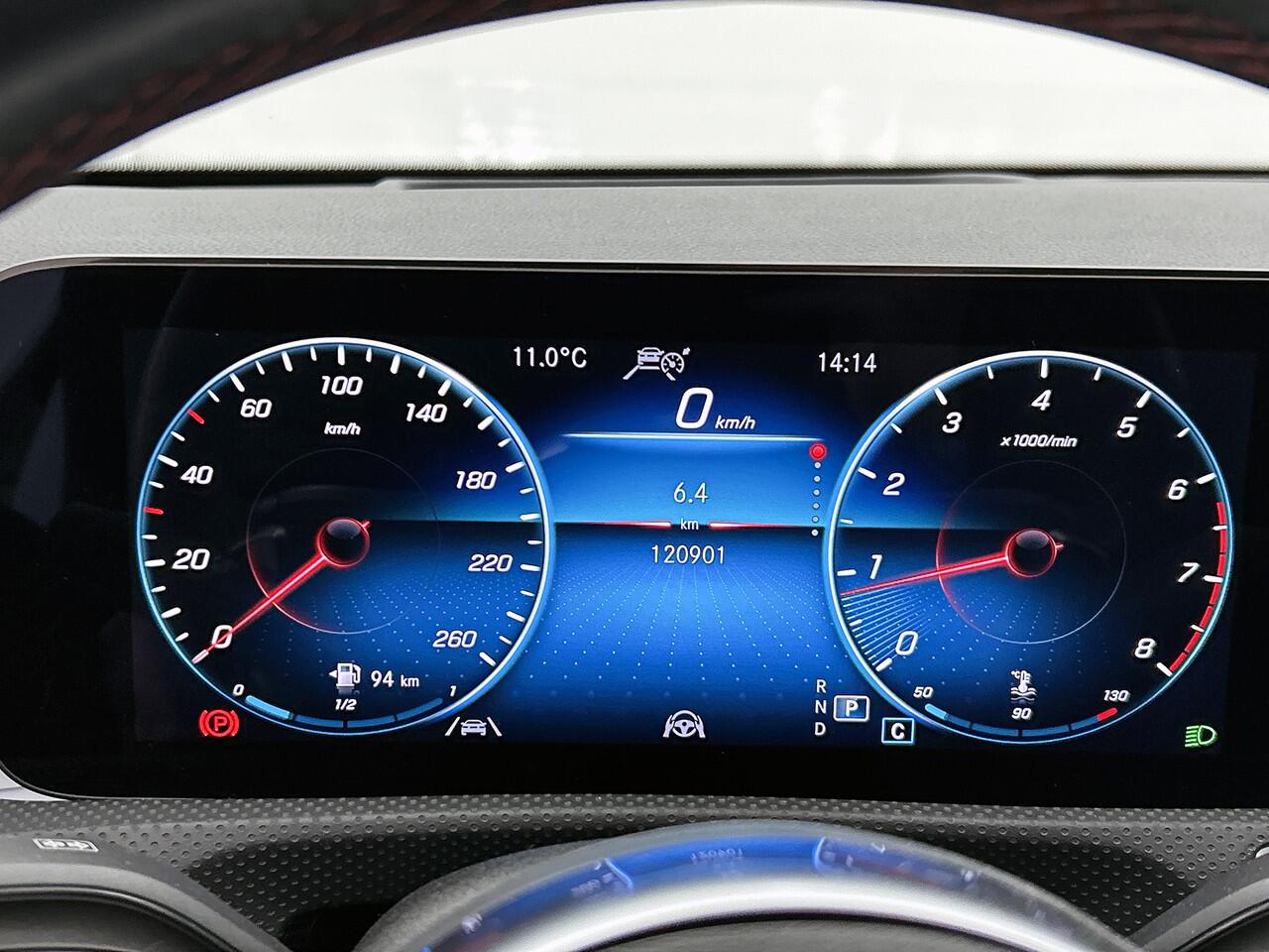 Mercedes-Benz CLA-KLASSE 180 AMG Line | Panoramadak | Sfeerverlichting | 19 Inch AMG velgen | Distronic | 360°-camera | Inclusief 24 maanden MB Certified garantie voor Europa.