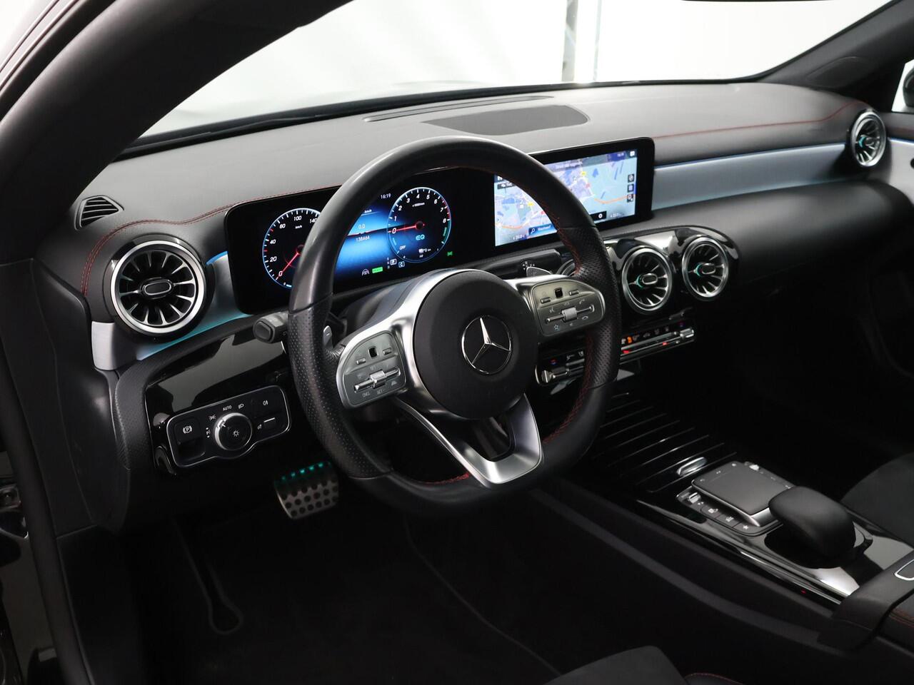 Mercedes-Benz CLA-KLASSE 250e Business Solution AMG Limited | Night | Panoramadak | Keyless | Stoelverwarming | Memory | Sfeerverlichting |