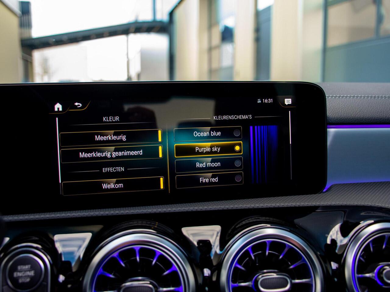 Mercedes-Benz CLA-KLASSE 180 AMG Line | Panoramadak | Adaptieve Cruise Control| Achteruitrijcamera |