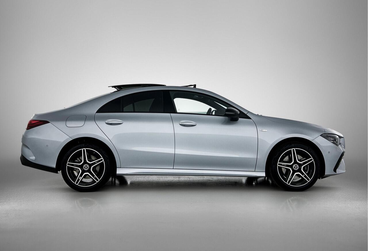 Mercedes-Benz CLA-KLASSE 250 e Business Solution AMG | Nightpakket | Parkeerpakket met achteruitrijcamera | KEYLESS GO | Stoelverwarming voor | MULTIBEAM LED | USB pakket plus | Sfeerverlichting | Draadloos oplaadsysteem voor Smartphone |