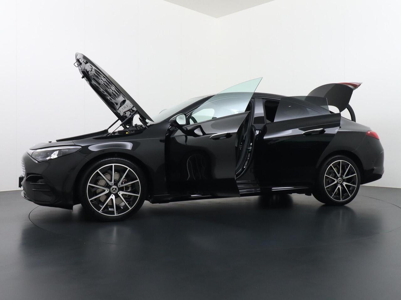 Mercedes-Benz CLA-KLASSE 250+ Launch Edition 85 kWh Accu | Memorystoelen | Warmtepomp | Multibeam Led | Stoelverwarming Voorin | Distronic Cruise Control | Achteruitrijcamera | Nightpakket | Dodehoekassistent