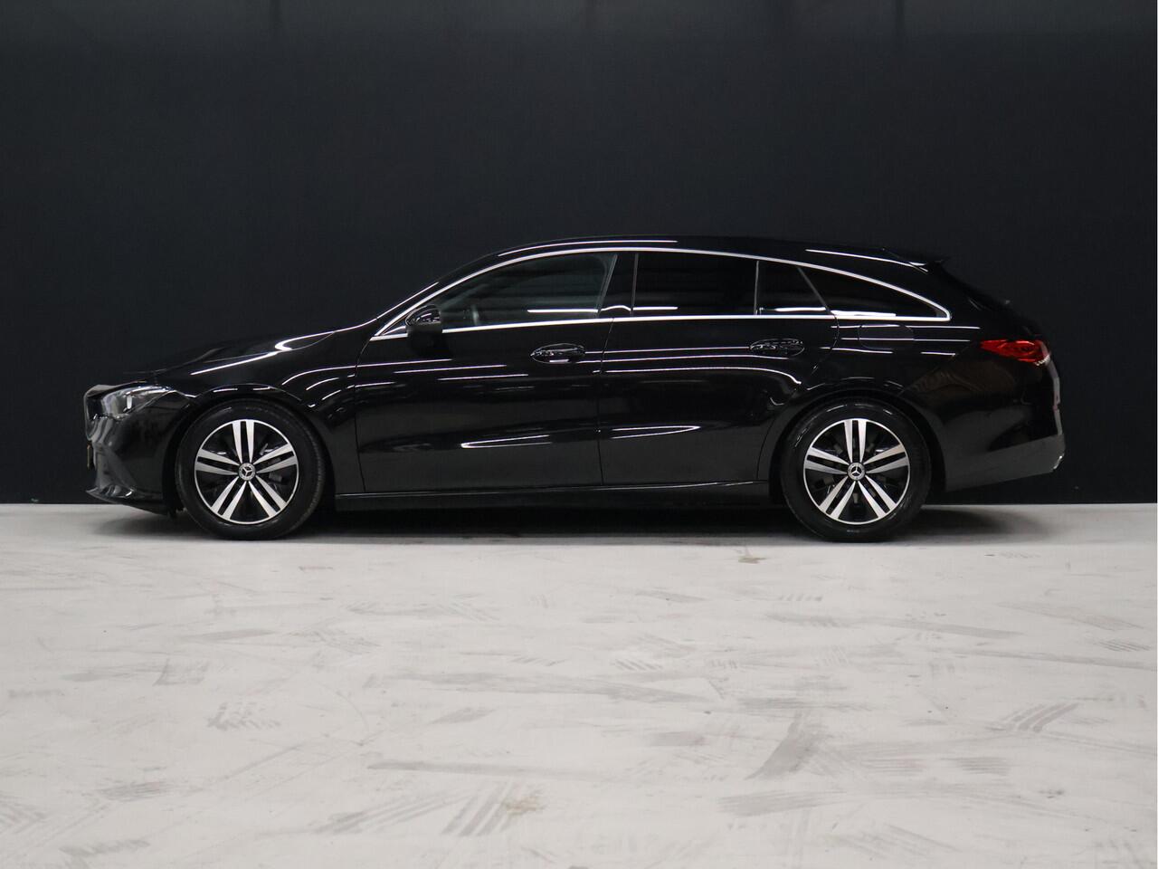 Mercedes-Benz CLA-KLASSE Shooting Brake 180 Luxury Line *WEEKAANBIEDING*[CAMERA, SFEERVERLICHTING, LEDER, STOELVERWARMING, ELEKTRISCHE ACHTERKLEP, NIEUWSTAAT]