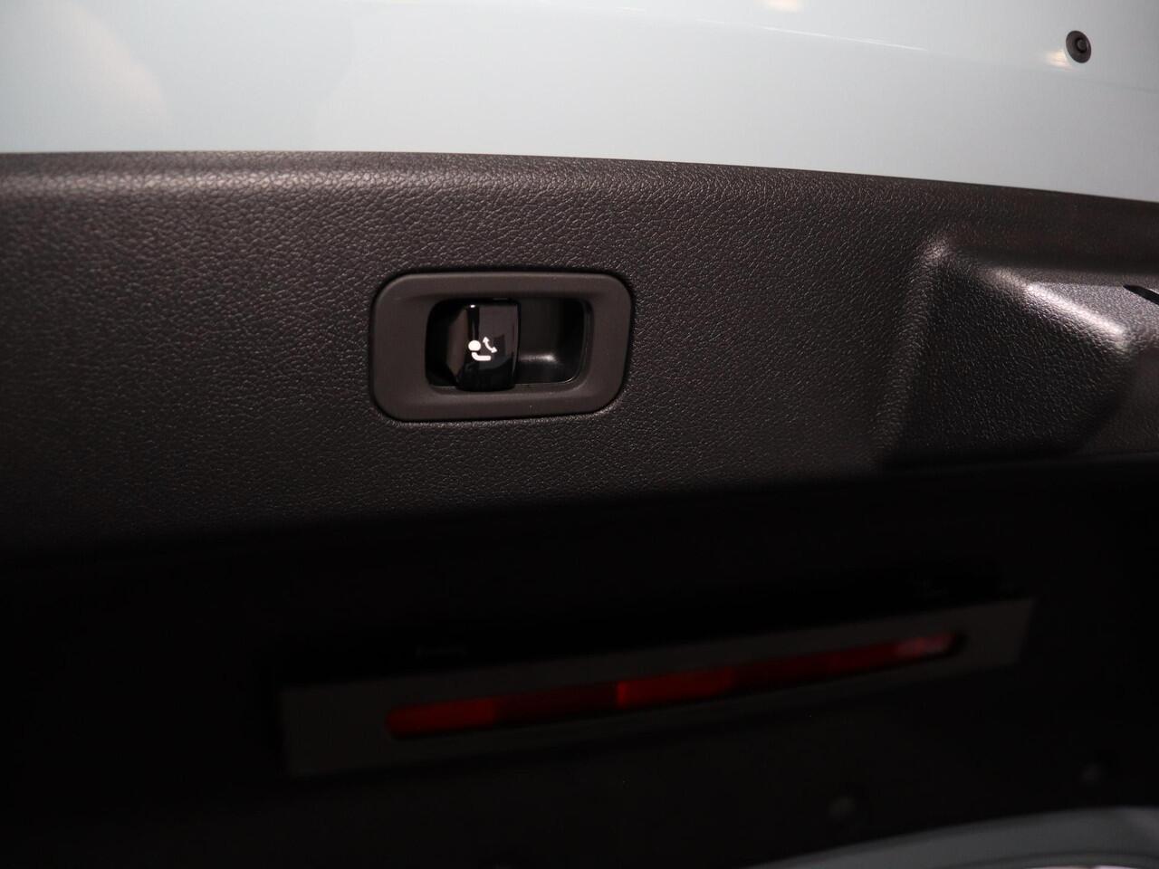 Mercedes-Benz CLA-KLASSE 250+ Launch Edition 85 kWh | Night | Panoramadak | Stoelverwarming | DISTRONIC | Achteruitrijcamera | Dodehoekassistent |