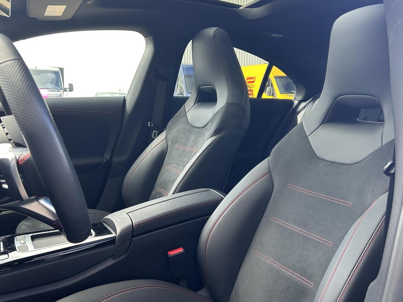 Mercedes-Benz CLA-KLASSE 250 e Star Edition AMG | Panoramadak | Apple CarPlay | Android Auto | Sfeerverlichting | Stoelverwarming | Parkeersensoren | Achteruitrijcamera | Elektrisch Inklapbare Buitenspiegels