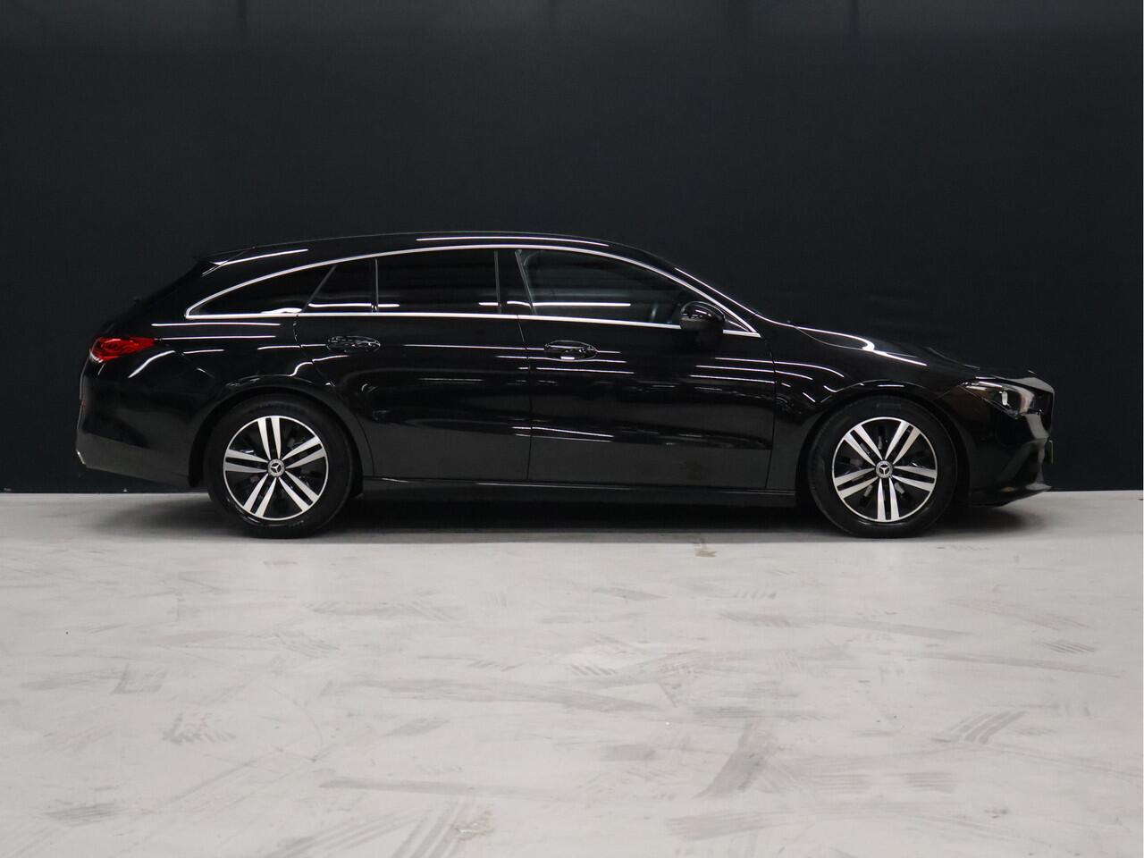 Mercedes-Benz CLA-KLASSE Shooting Brake 180 Luxury Line *WEEKAANBIEDING*[CAMERA, SFEERVERLICHTING, LEDER, STOELVERWARMING, ELEKTRISCHE ACHTERKLEP, NIEUWSTAAT]