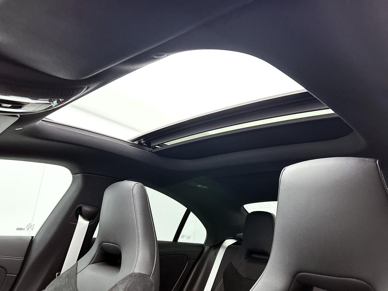 Mercedes-Benz CLA-KLASSE 180 Business Solution AMG | AMG Line Plus pakket | Head-up display | MBUX Augmented Reality Navigation | Memoryfunctie voorstoelen | 19" multispaaks velgen | Nightpakket |